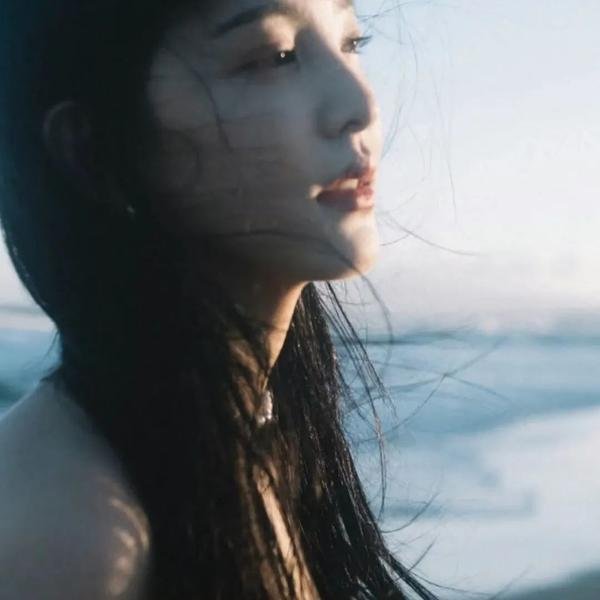 海啸鲨机海报