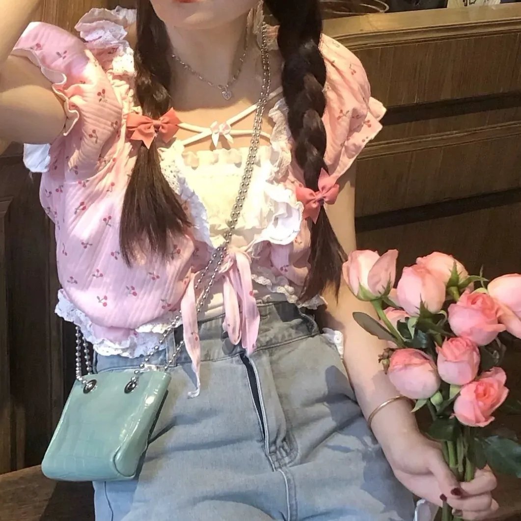 偷偷接吻海报